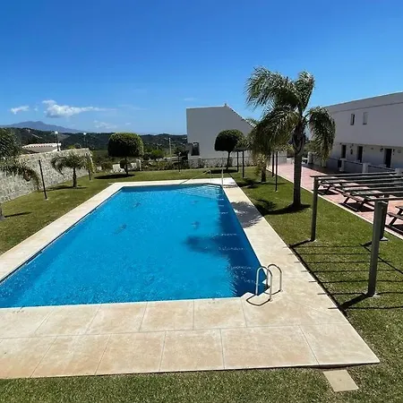 Atico Con Bonita Vista. En Urbanizacion Privada.! Apartment Estepona